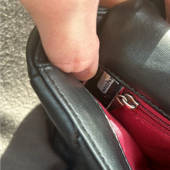 Chanel Black Quilted Leather Shoulder Bag - Picture 4 of 7